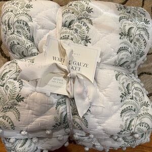 Tahari cotton gauze full/queen quilt, hand crafted